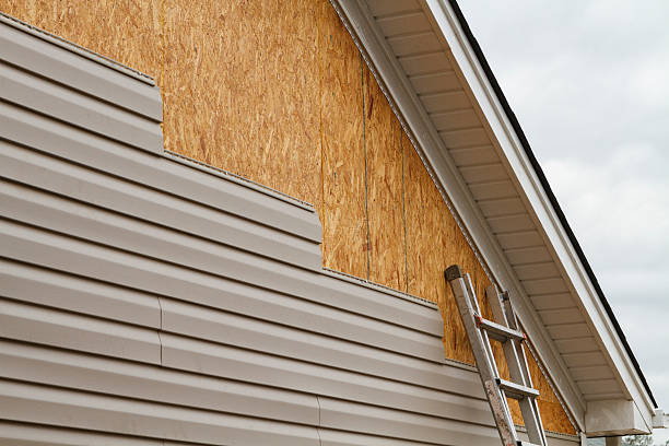 Professional Fiber Cement Siding technician working in Holder, FL